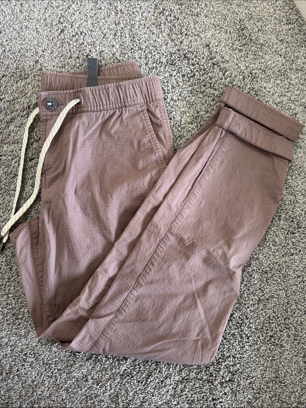Small Vuori Women's Rip Stop Cargo Joggers in Mauve-Taupe